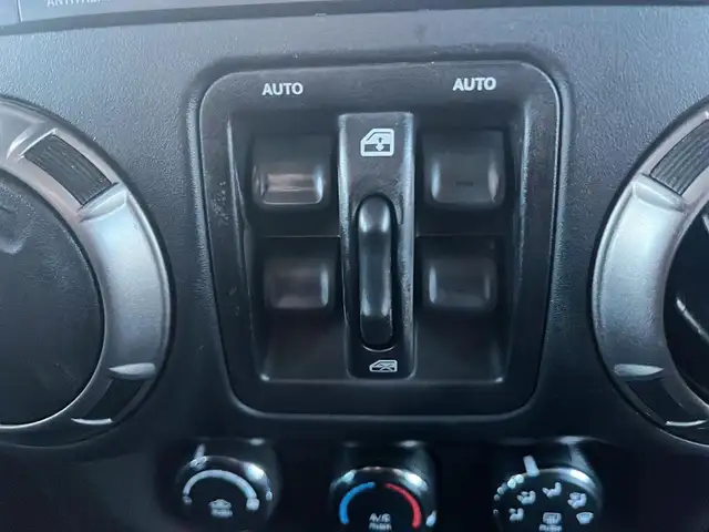 2018 Jeep Wrangler JK Unlimited Sahara Sahara | V6 | Navigati... - Photo 15