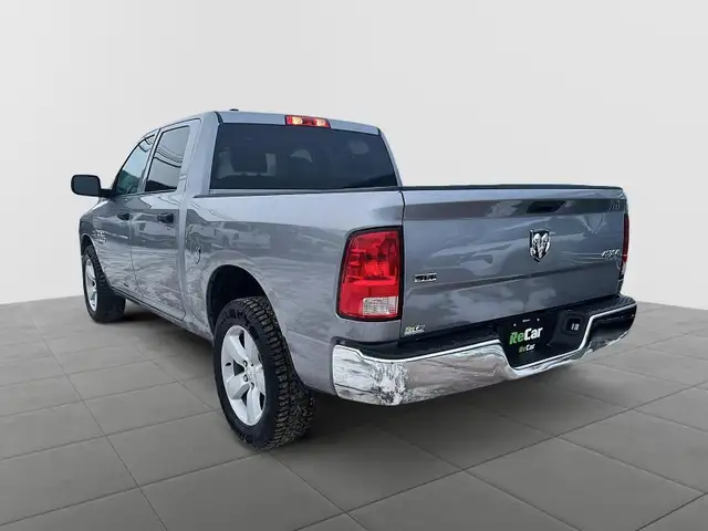 2023 RAM 1500 Classic SLT SLT | Crew Cab | 5.7L V8 - Photo 4