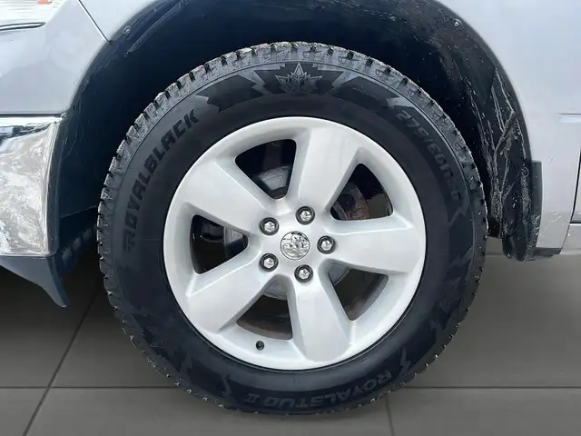 2023 RAM 1500 Classic SLT SLT | Crew Cab | 5.7L V8 - Photo 10