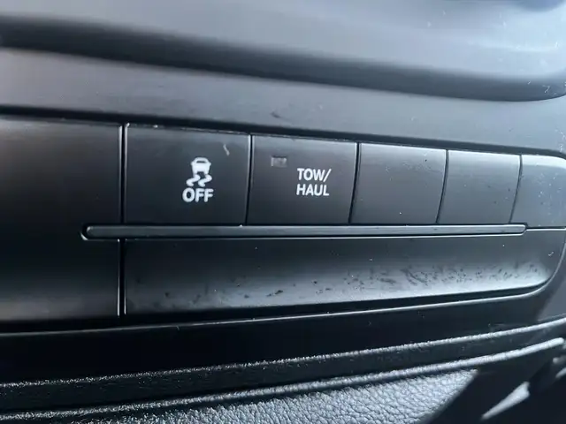 2023 RAM 1500 Classic SLT SLT | Crew Cab | 5.7L V8 - Photo 18