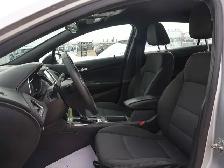 2018 Chevrolet Cruze LT- Heated Seats - Reverse Camera - Photo 17