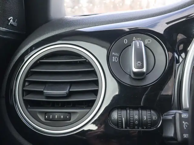 2018 Volkswagen Beetle Dune- Sunroof - Heated Seats - Photo 27