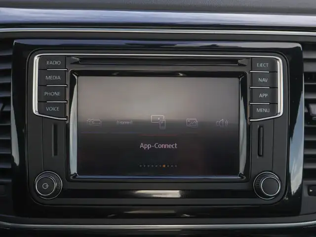 2018 Volkswagen Beetle Dune- Sunroof - Heated Seats - Photo 28