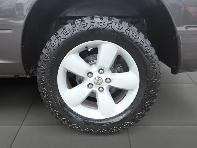 2023 RAM 1500 Classic SLT SLT | 4WD CrewCab | 5.7L V8 - Photo 9