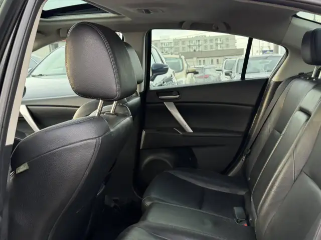 2012 MAZDA MAZDA3 S Grand Touring - Photo 11