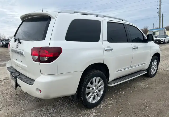 2018 Toyota Sequoia Platinum - Photo 2