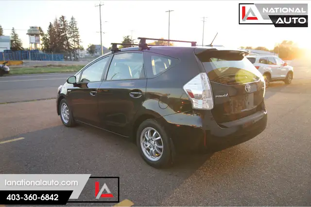 2012 Toyota Prius v Five Hybrid - Photo 5
