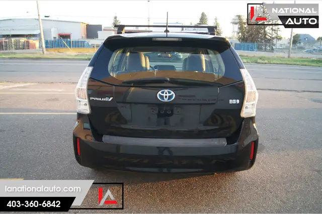 2012 Toyota Prius v Five Hybrid - Photo 6