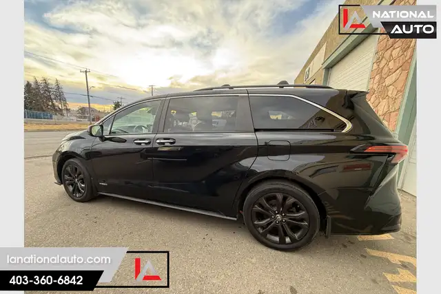2021 Toyota Sienna XSE Hybrid ACTIVE STATUS!! - Photo 9