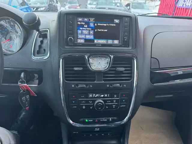 2015 Chrysler Town & Country S - Photo 8