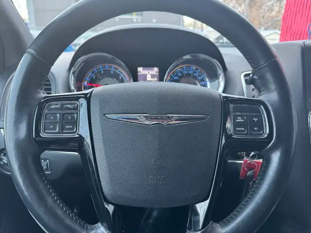 2015 Chrysler Town & Country S - Photo 10
