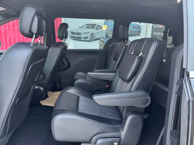 2015 Chrysler Town & Country S - Photo 13