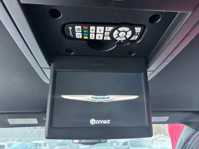 2015 Chrysler Town & Country S - Photo 14