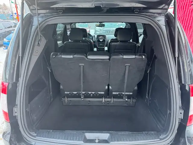 2015 Chrysler Town & Country S - Photo 19