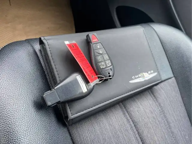 2015 Chrysler Town & Country S - Photo 21