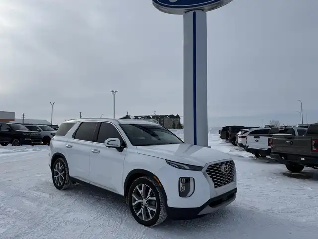 2022 Hyundai Palisade Luxury AWD / LOADED! / 7 PSNGR! / LOW KM! - Photo 2