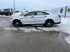 2017 Ford Taurus - Photo 2