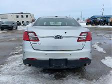 2017 Ford Taurus - Photo 4