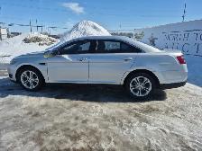 2017 Ford Taurus - Photo 2