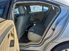 2017 Ford Taurus - Photo 22