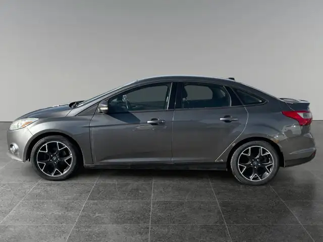 2012 Ford Focus SE / FWD - Photo 2