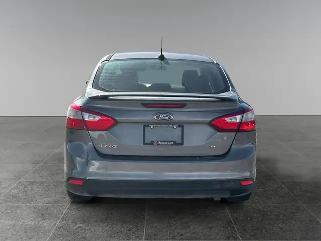2012 Ford Focus SE / FWD - Photo 5
