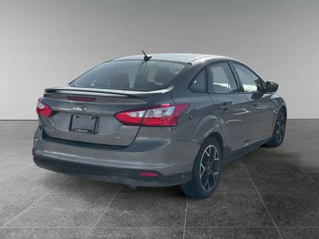 2012 Ford Focus SE / FWD - Photo 7
