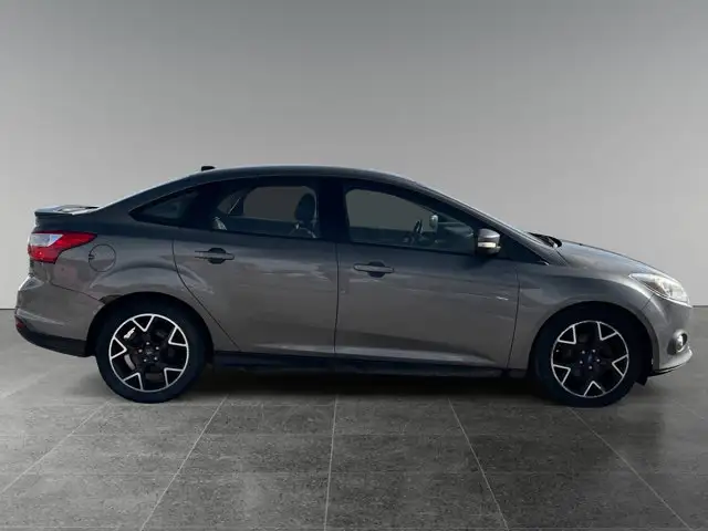 2012 Ford Focus SE / FWD - Photo 8