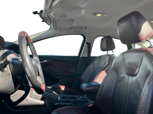 2012 Ford Focus SE / FWD - Photo 11
