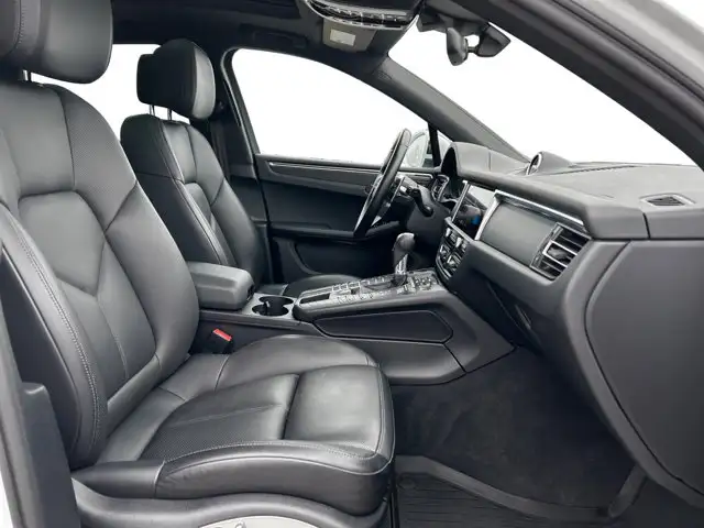 2020 Porsche Macan / AWD - Photo 18