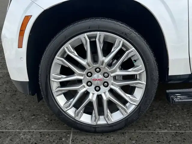 2025 GMC Yukon Denali - Photo 11