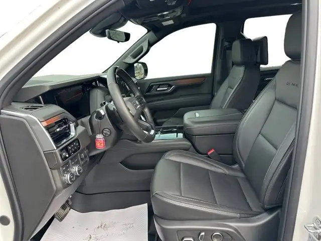 2025 GMC Yukon Denali - Photo 12