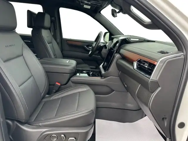 2025 GMC Yukon Denali - Photo 16
