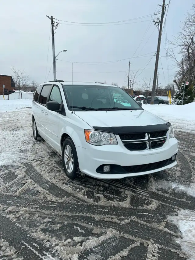 2016 Dodge Grand Caravan SXT, STOW & GO,DVD PKG,NO ACCIDENTS - Photo 2