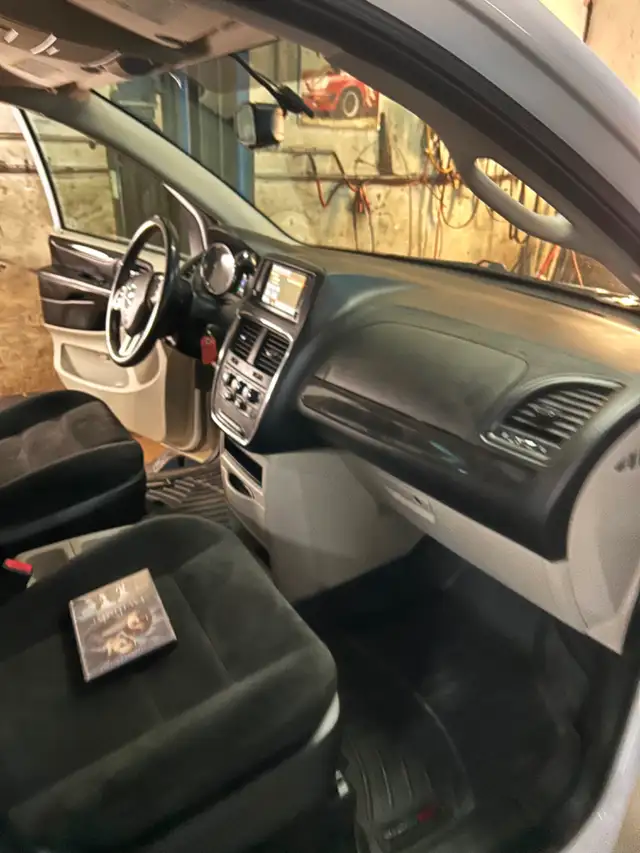 2016 Dodge Grand Caravan SXT, STOW & GO,DVD PKG,NO ACCIDENTS - Photo 12