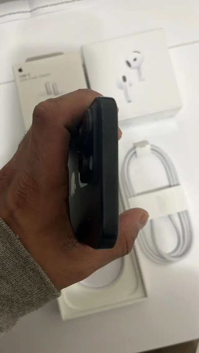 iPhone 16 Pro 128gb 92% battery Airpods/Fast Charger/Delivery - Photo 3