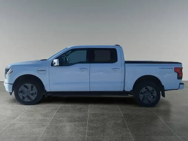 2023 Ford F-150 Lightning LARIAT - Photo 2