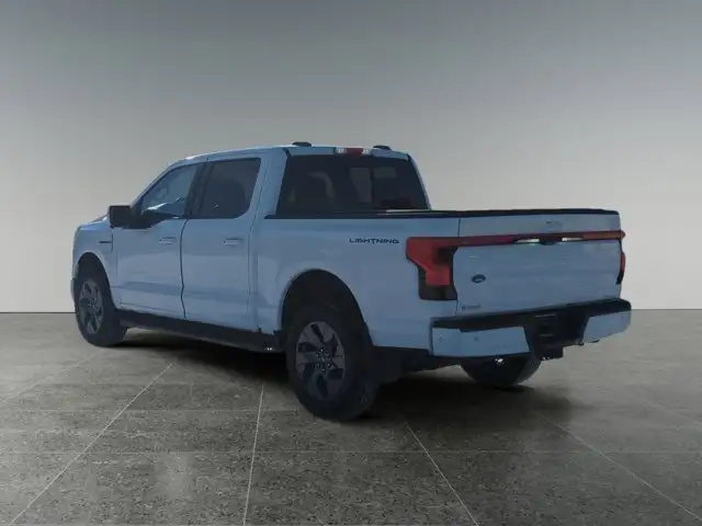 2023 Ford F-150 Lightning LARIAT - Photo 4