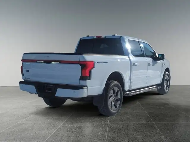 2023 Ford F-150 Lightning LARIAT - Photo 7