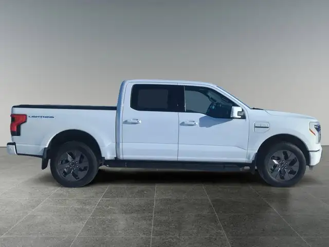 2023 Ford F-150 Lightning LARIAT - Photo 8