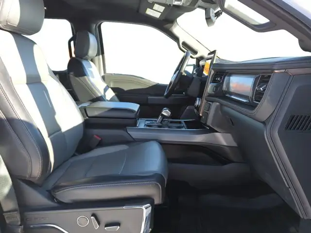 2023 Ford F-150 Lightning LARIAT - Photo 14