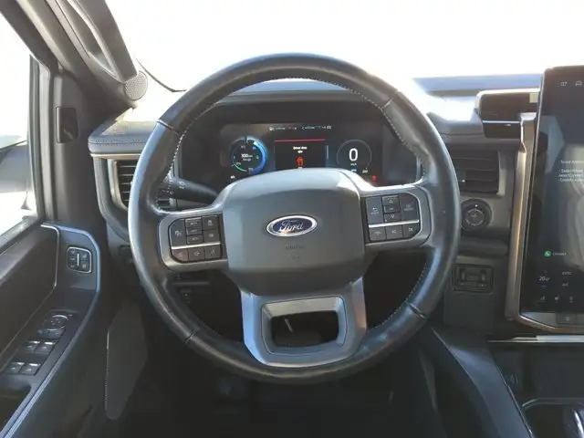 2023 Ford F-150 Lightning LARIAT - Photo 17