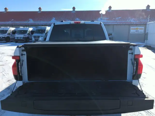2023 Ford F-150 Lightning LARIAT - Photo 19