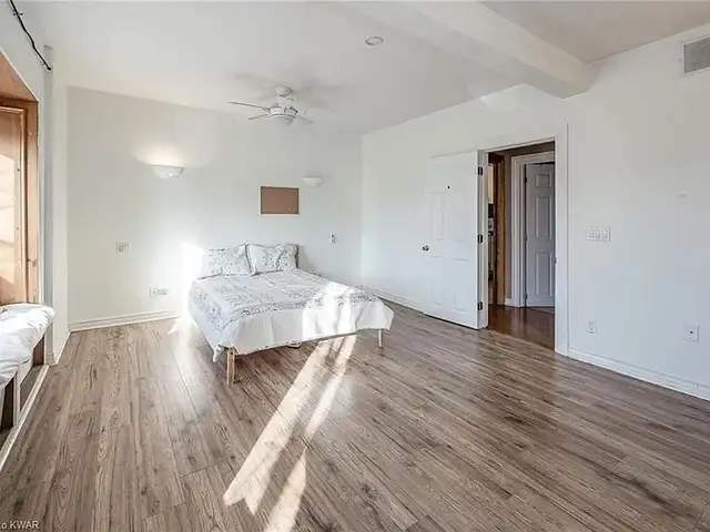 March 2026 - 2 Rooms Available close to McMaster or Mohawk - Photo 2