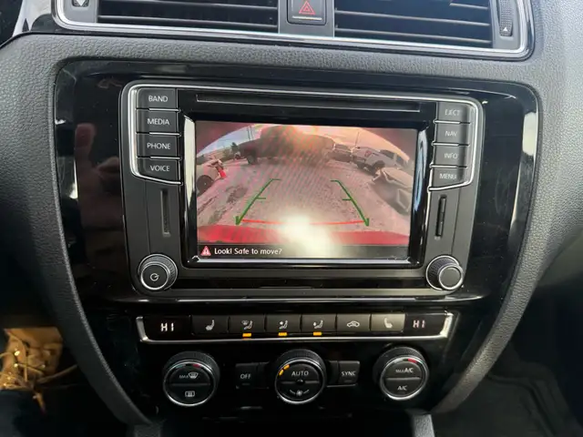 2016 Volkswagen Jetta 4dr 1.8 TSI Auto Highline - Photo 9