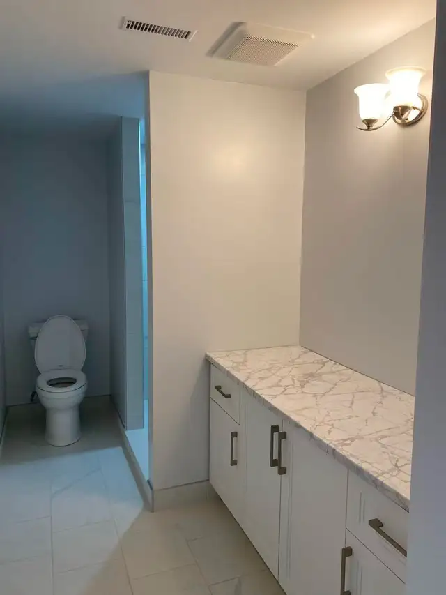 2 Bedrooms   a Den for Rent – Excellent Location! - Photo 3