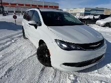 2021 Chrysler Grand Caravan - Photo 2
