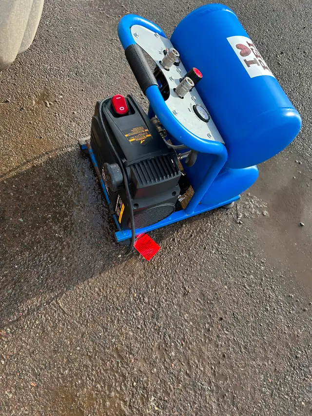 Portable air compressor - Photo 2