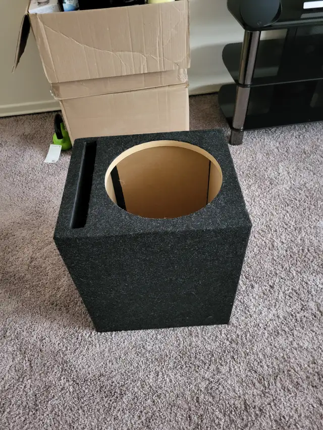 Single 12' ported sub box - Photo 2