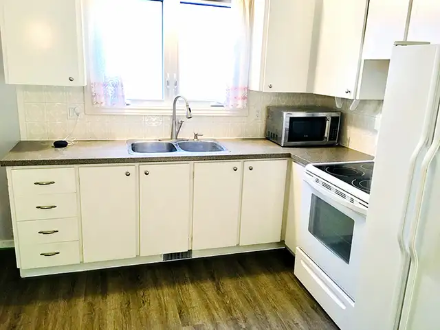 Private Suite with Private bath Utilities Included: 613-366-9195 - Photo 7